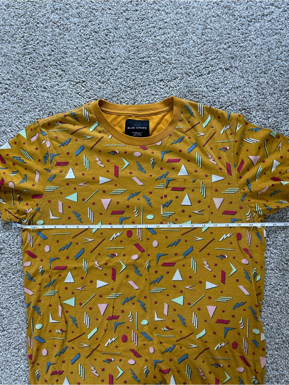 geometric patterned tee - Picture 7 of 11